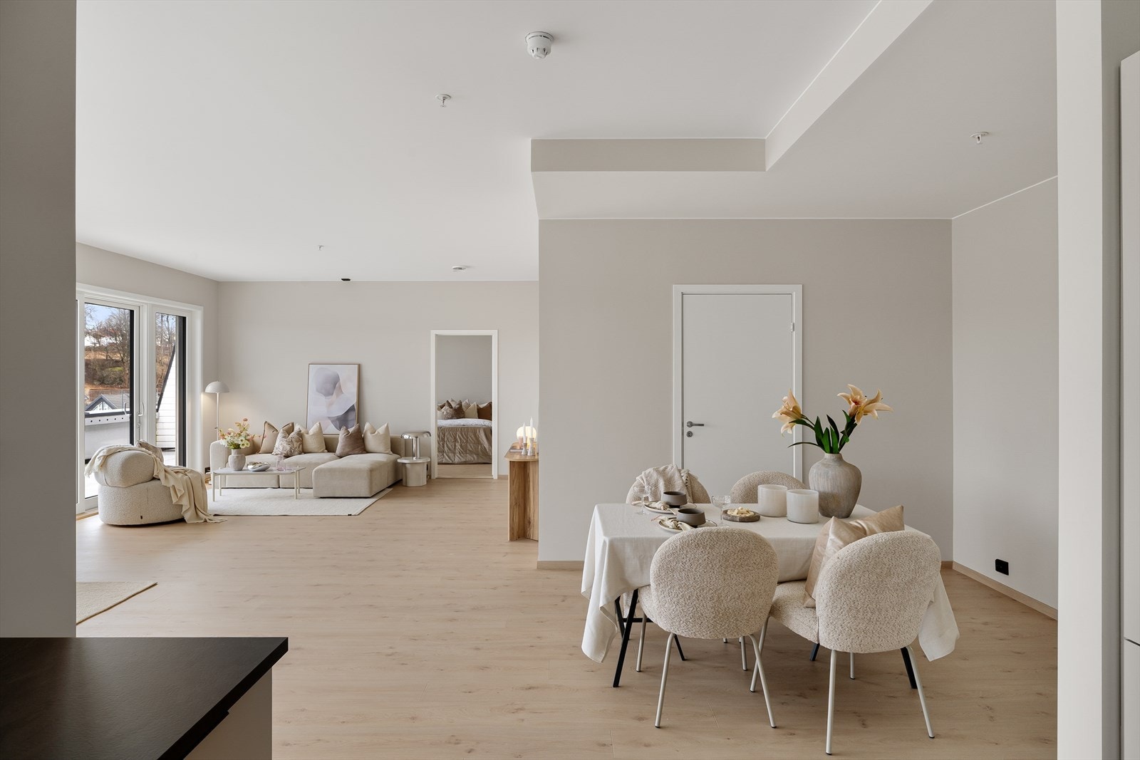 God plass til stort spisebord Galleribilde