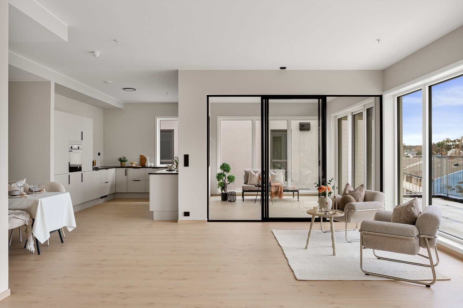 Fra stuen er det utgang til hagestue på ca 13 kvm Galleribilde