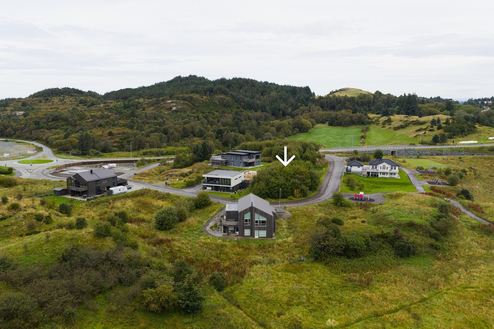 Barnevennlig nabolag med umiddelbar nærhet til flotte turområder Galleribilde