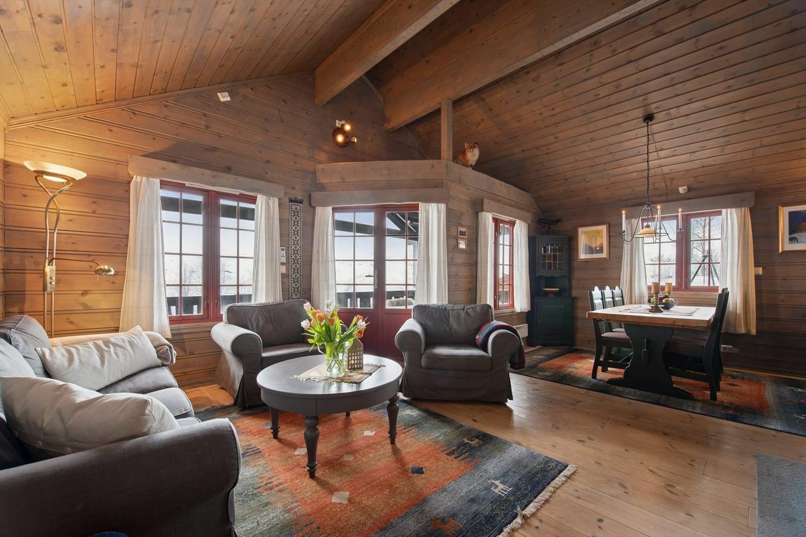 Direkte utgang til herlig terrasse fra stue. Galleribilde