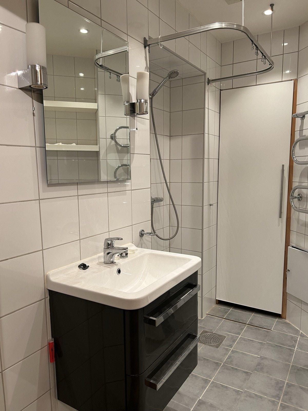 Bad med opplegg til vaskemaskin. Galleribilde