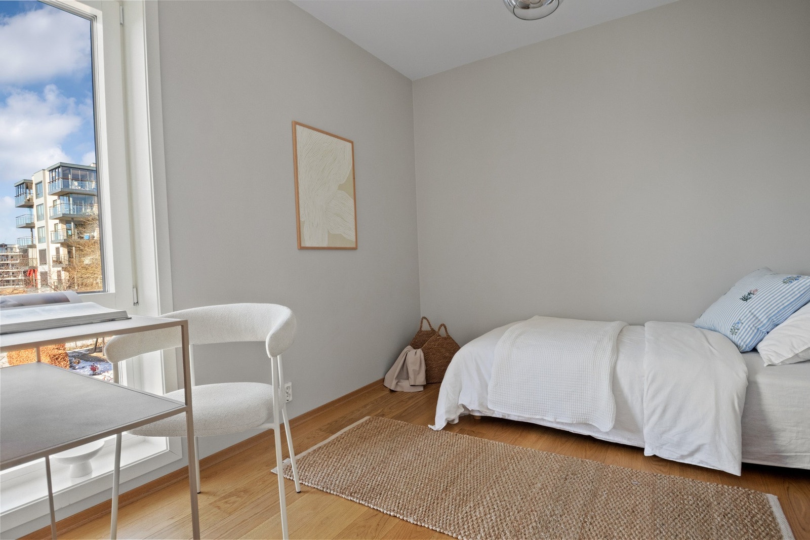 Soverom to er også av god størrelse og har garderobeskap. Galleribilde