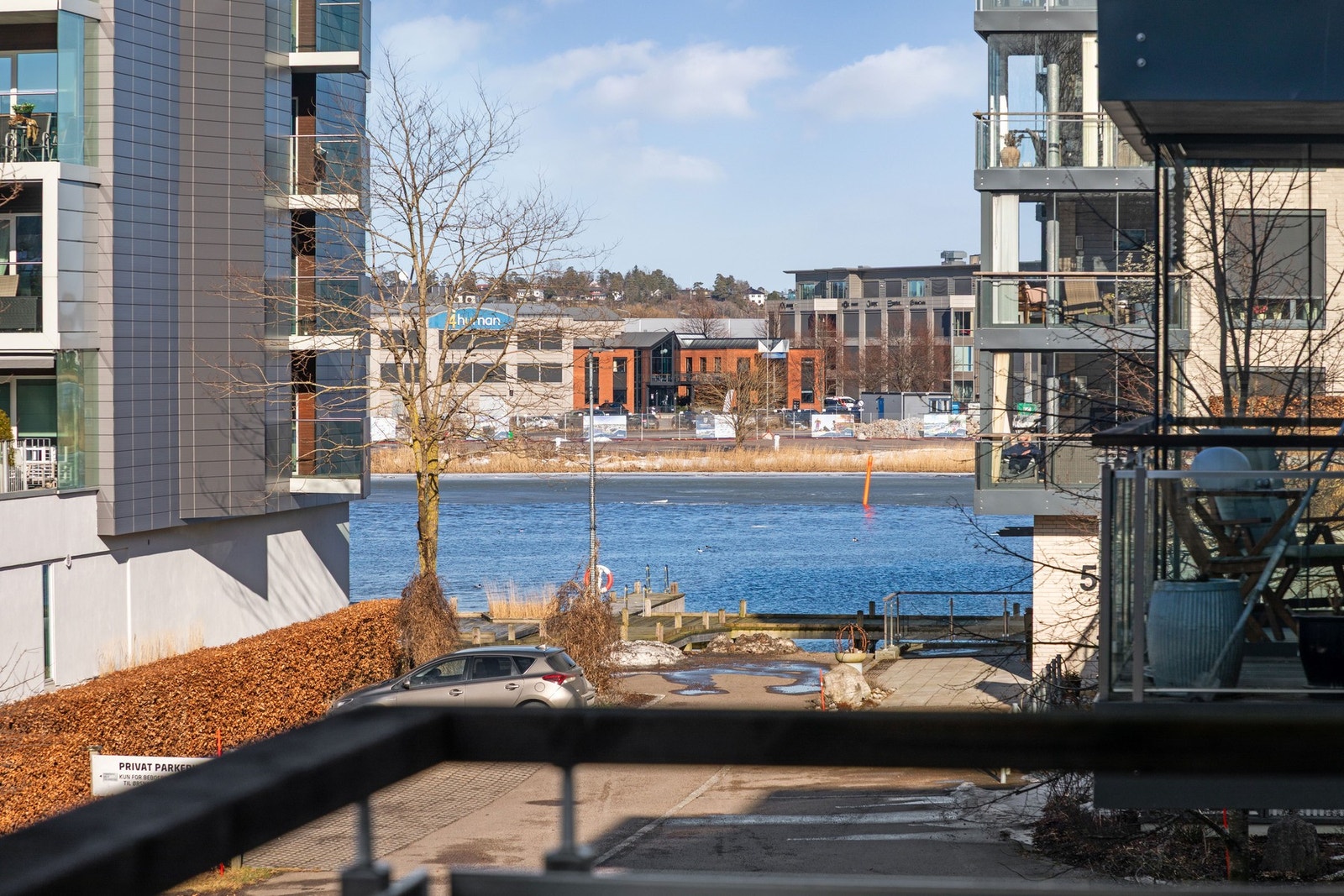 Flott utsikt til innseglingen, kanalen, Tønsberg by og Træla. Galleribilde