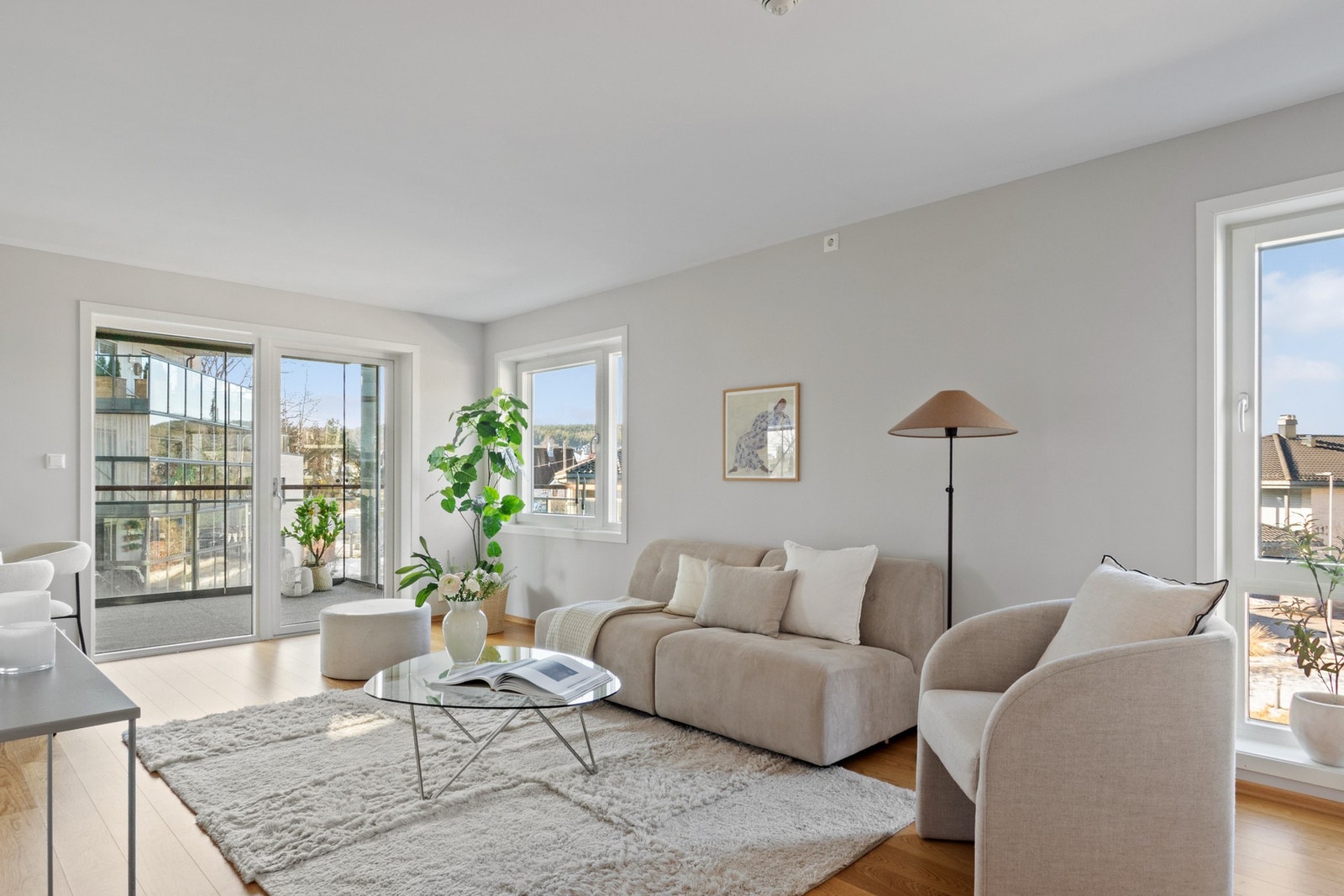 Leiligheten har en god, åpen stue- og kjøkkenløsning. Galleribilde