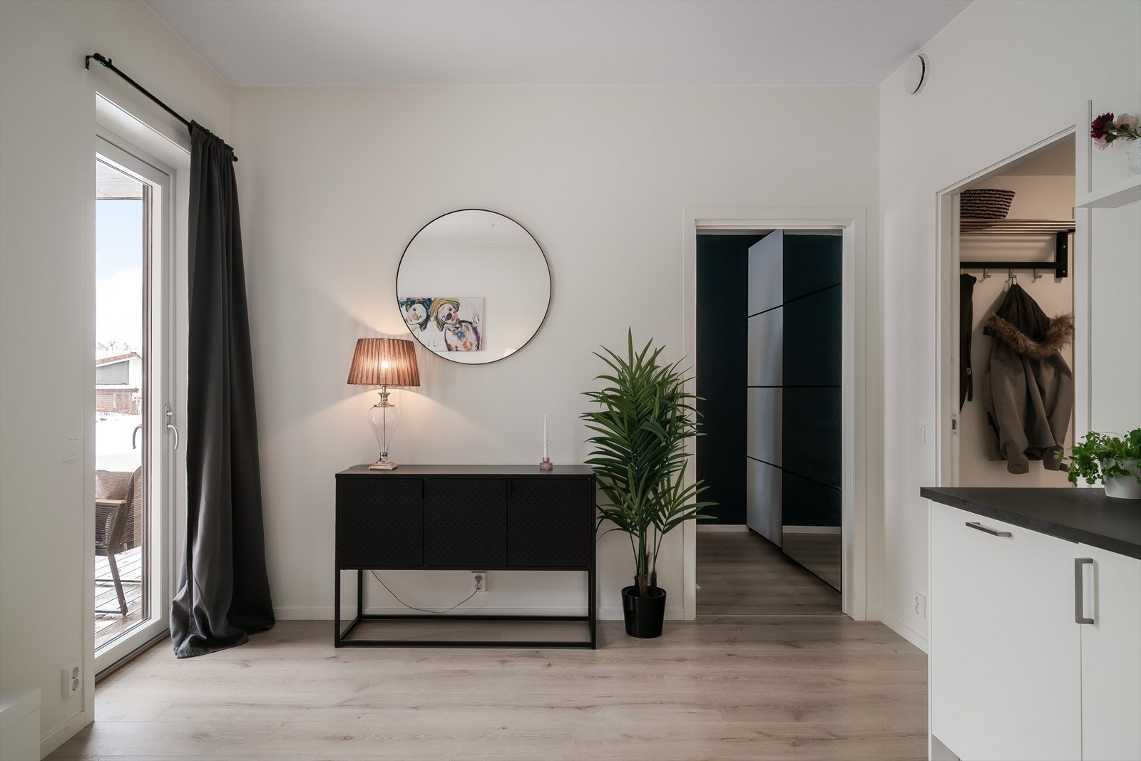 Fra stuen har man utgang til en terrasse på ca. 9 kvm. Galleribilde