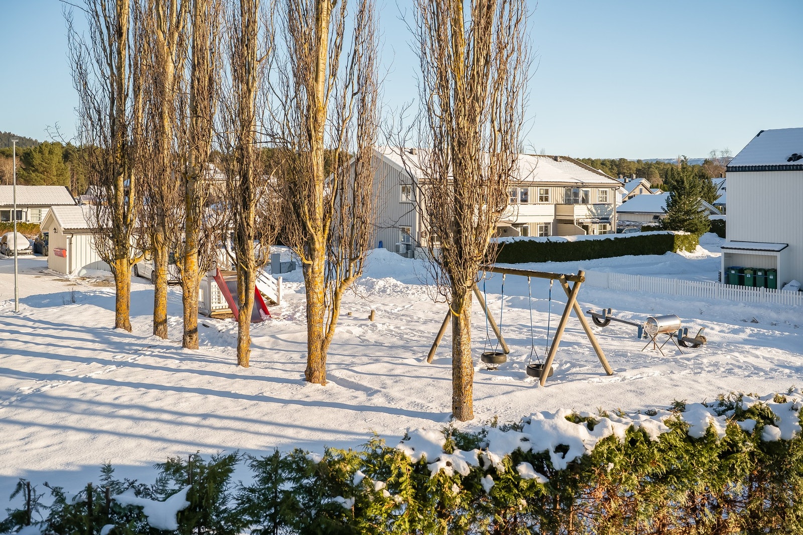 Lekeplass er i umiddelbar nærhet til boligen. Galleribilde