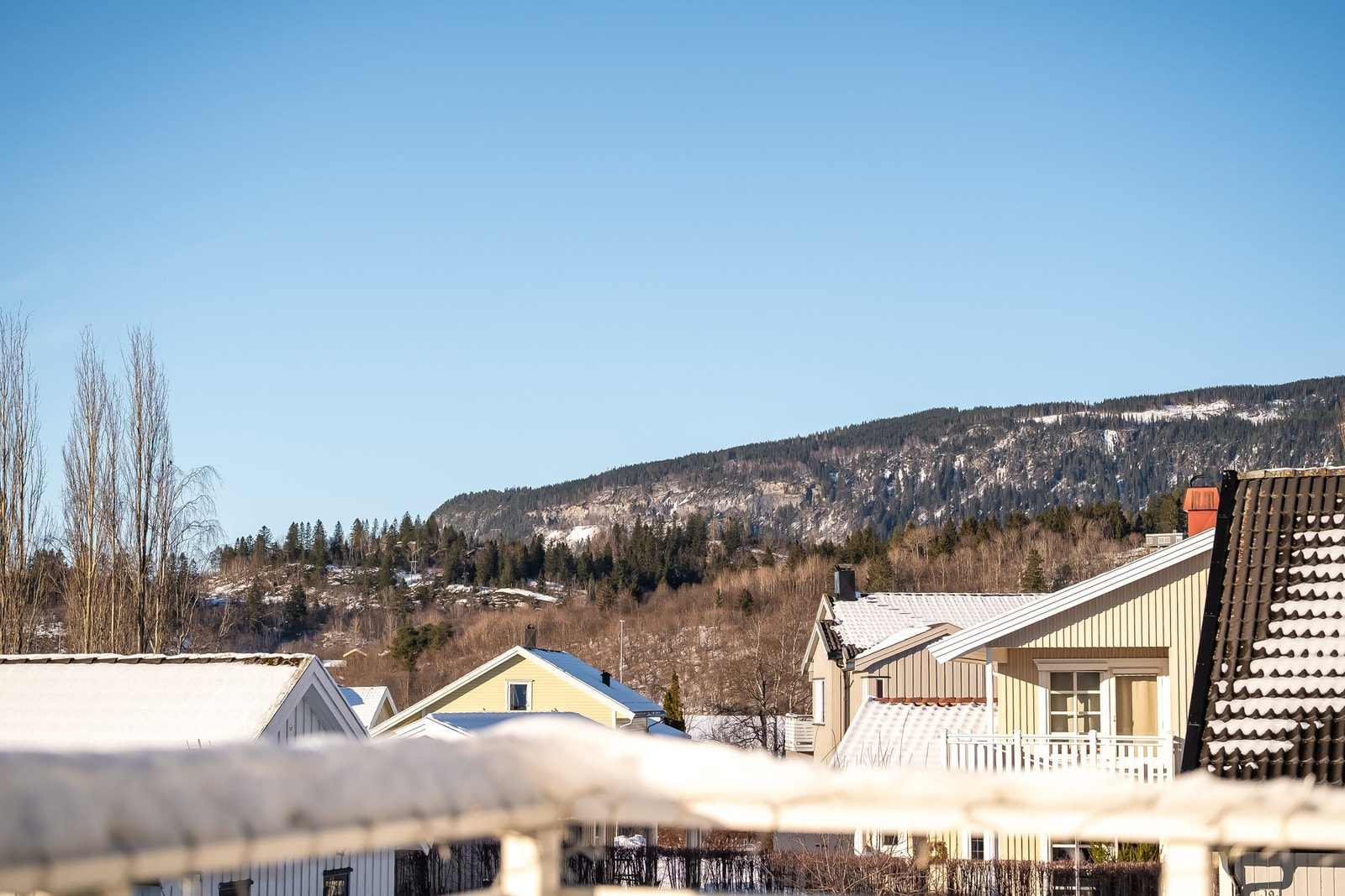 Fra verandaen har man svært gode solforhold til sent på kveld. Galleribilde