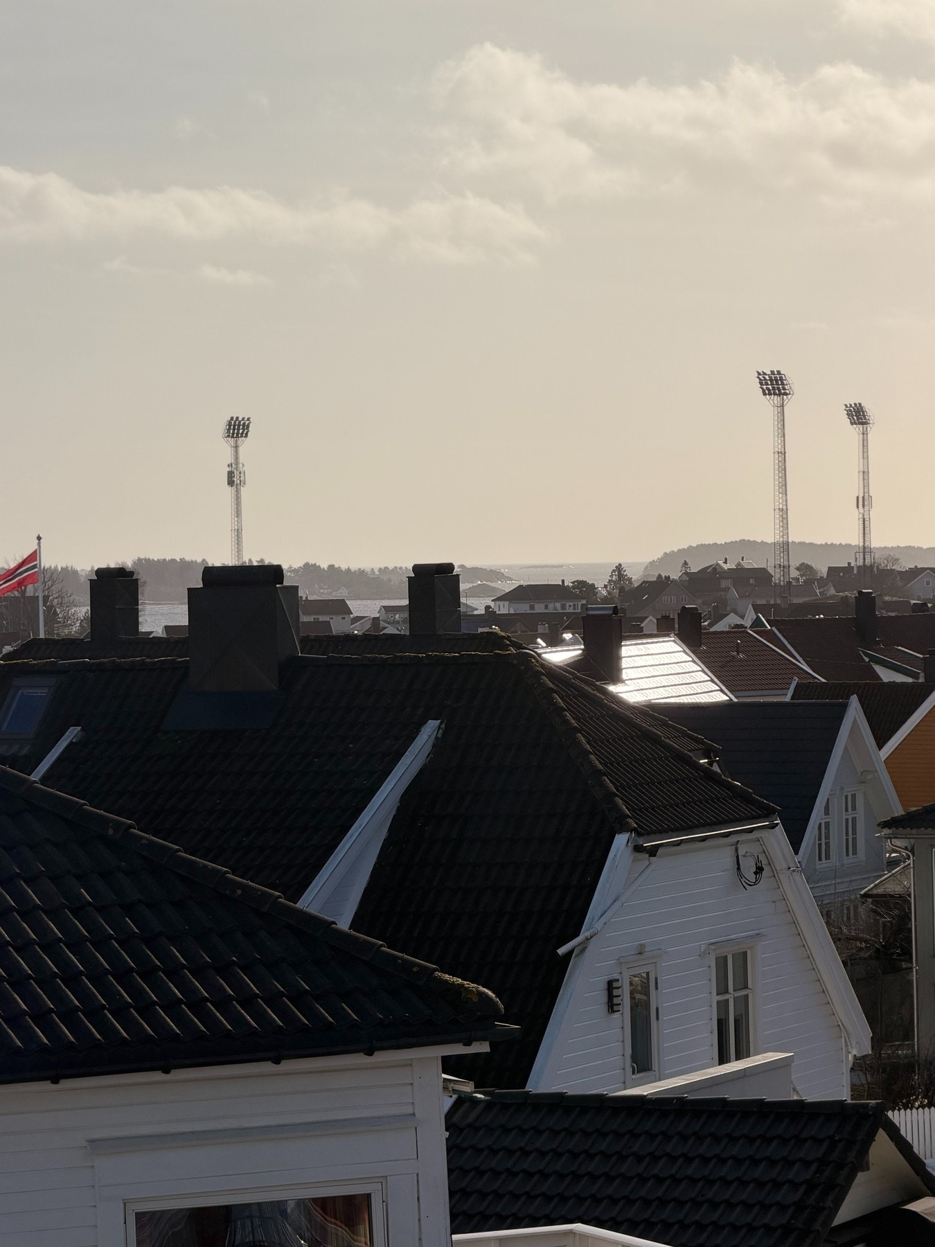 - Fin utsikt fra både soveromsvindu og loftsetasjen | Bilde tatt av eier - Galleribilde