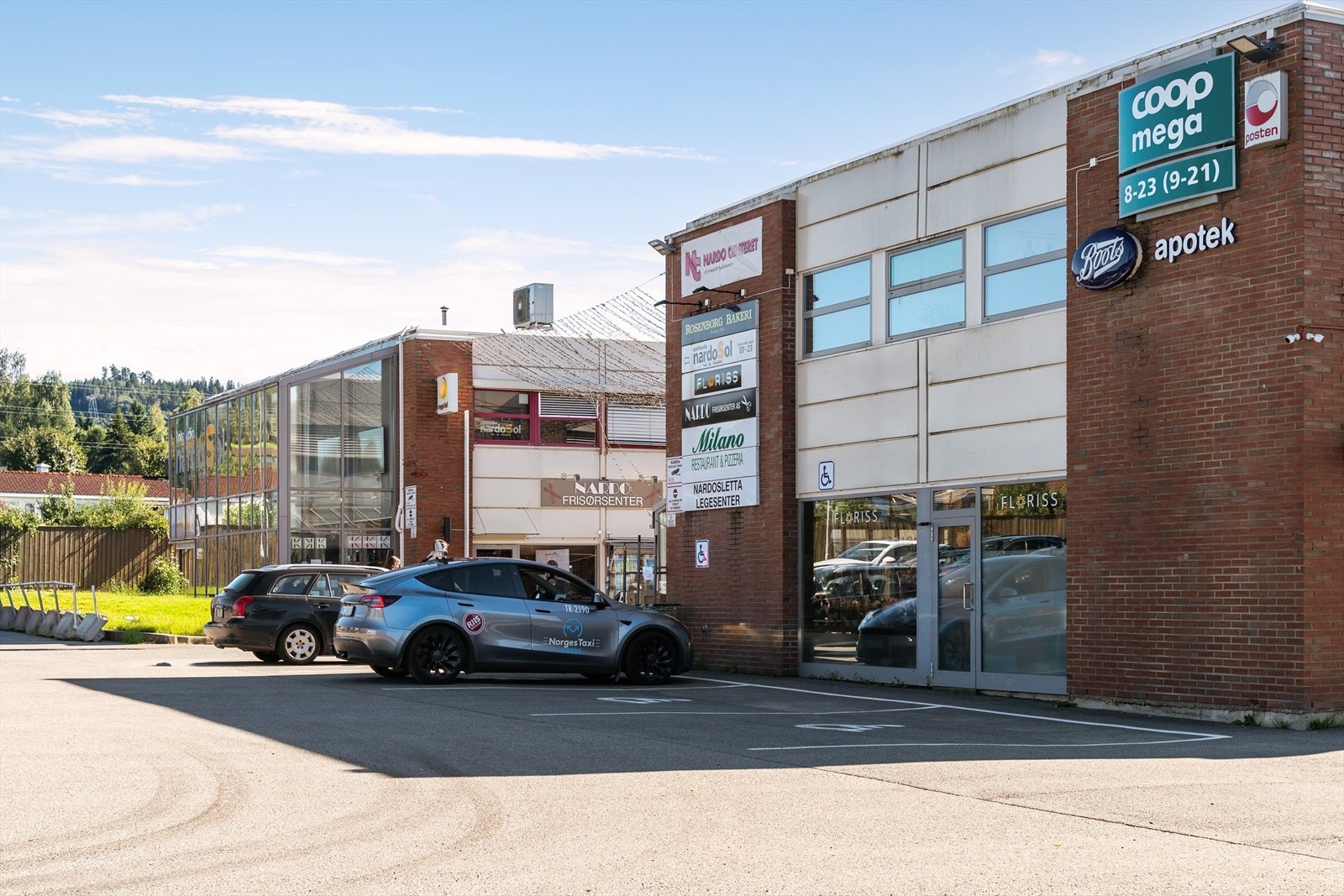 Fra leiligheten er det gangavstand til bydelssenteret NardoCenteret som er under ombygging. Galleribilde