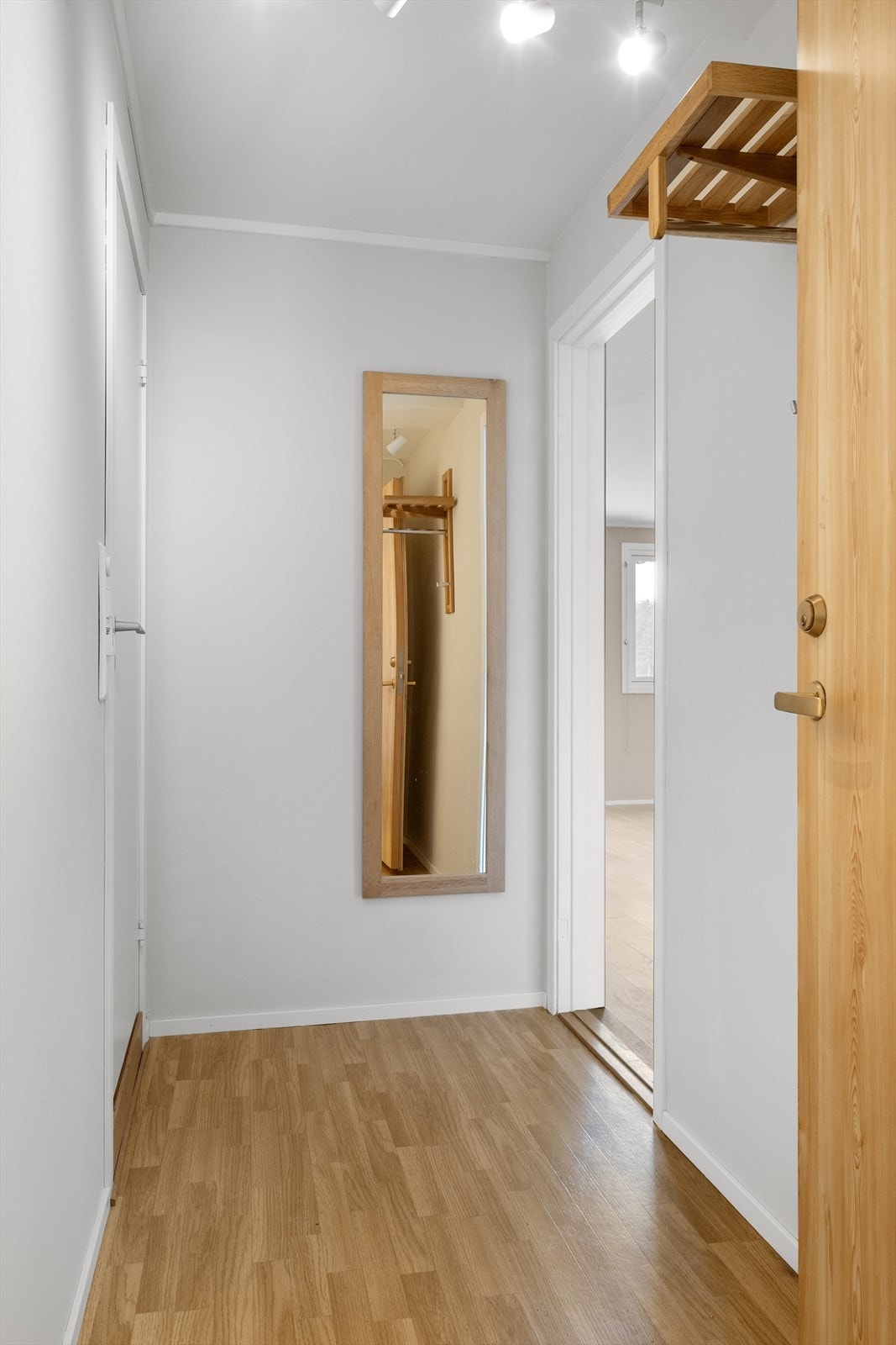 Herfra har du adkomst videre til baderommet og stuen. Galleribilde