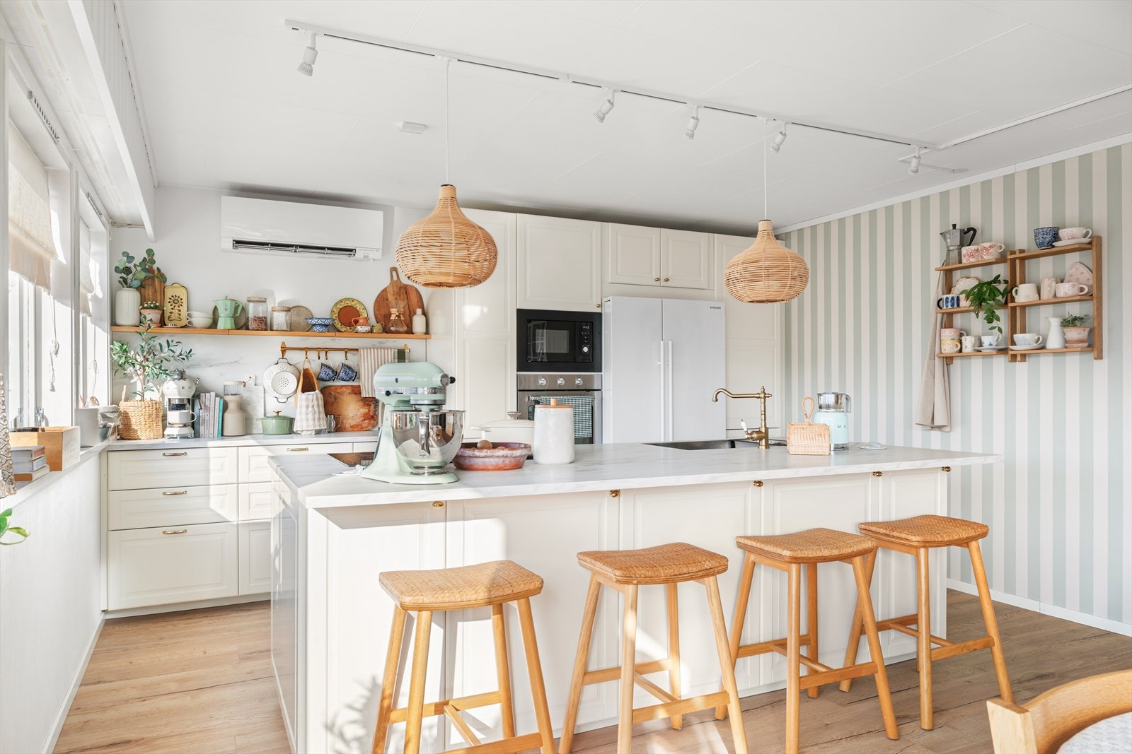 Lyst og flott kjøkken Galleribilde