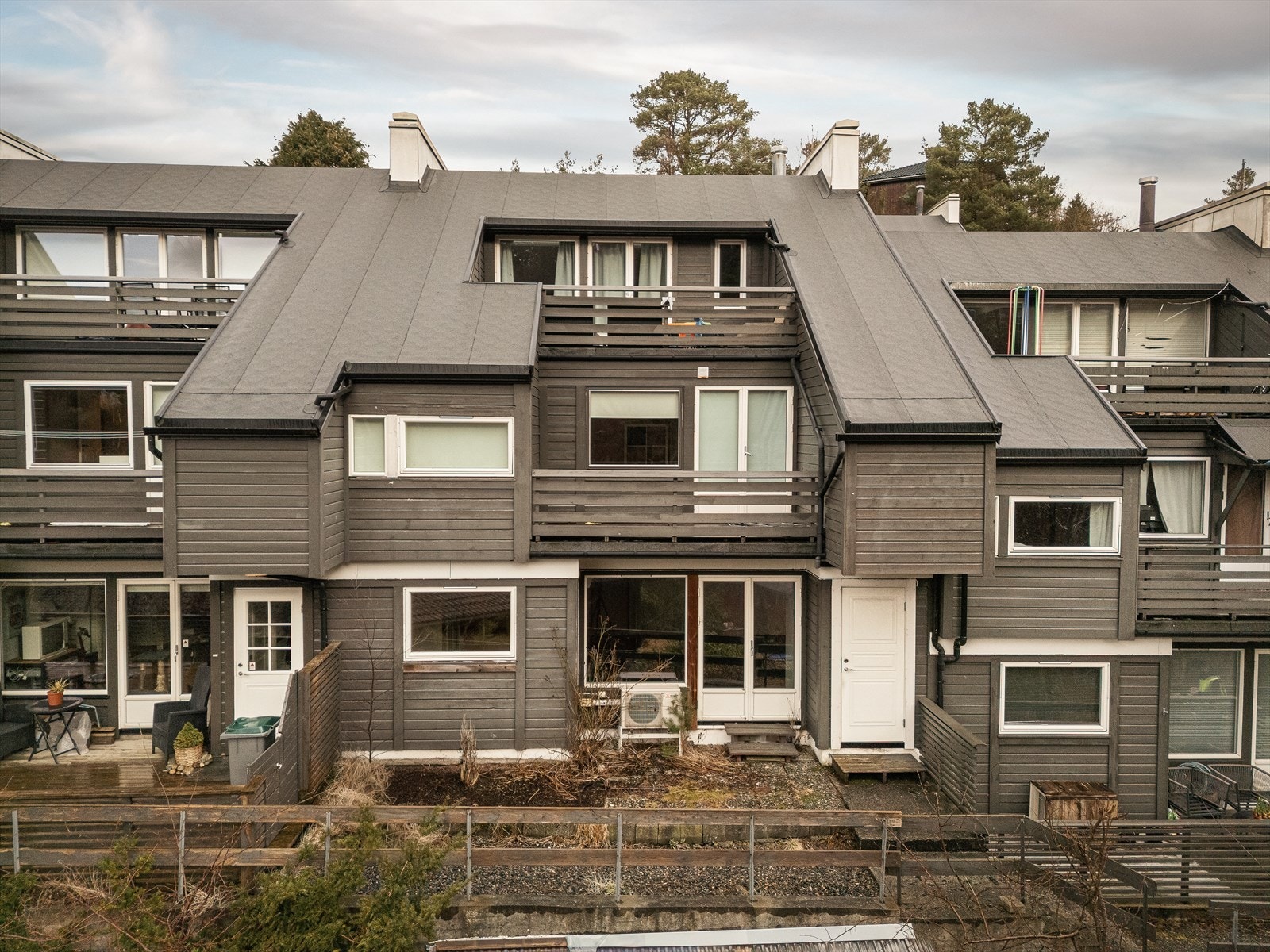 Man kan søke til styret om å få opparbeidet en terrasse foran leiligheten. Galleribilde