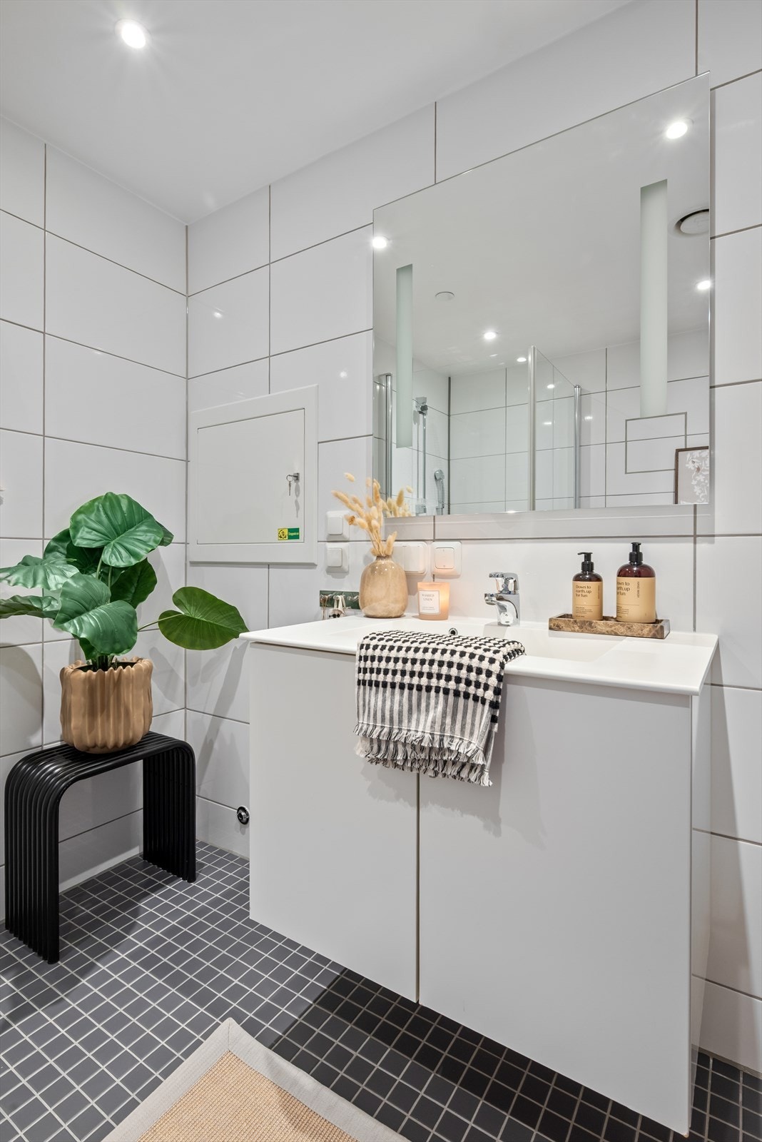 Baderomsinnredningen er levert av HTH. Galleribilde