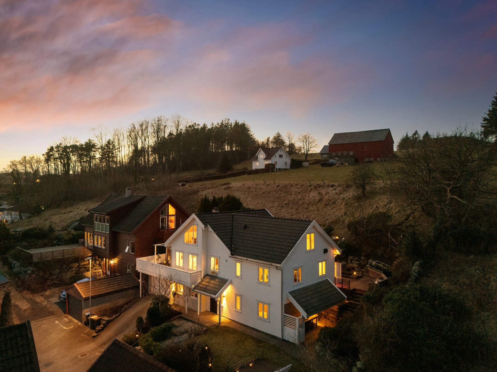Her får man garasje med tørr adkomst direkte til boligen Galleribilde