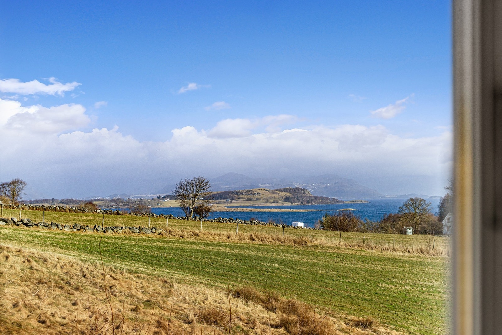 Nydelig utsikt til soloppgang over fjellene Galleribilde
