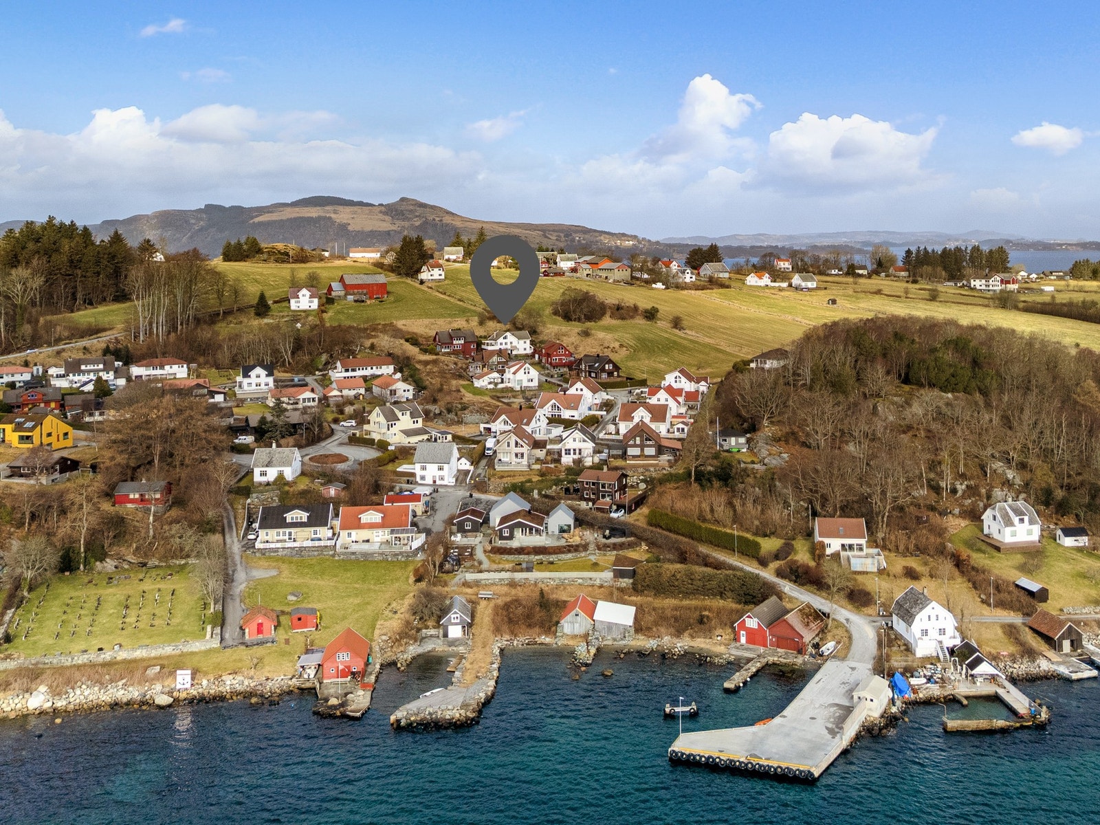 Her bor du sjønært, med utsikt mot Tau, Stavanger og byøyene Galleribilde