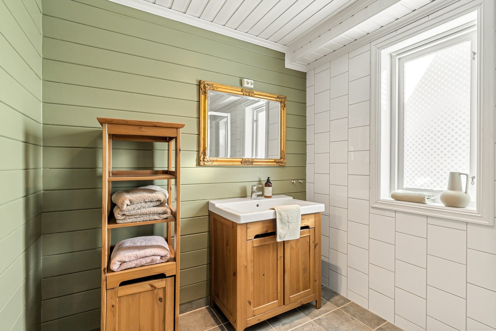 Bad i 1. etasje Galleribilde