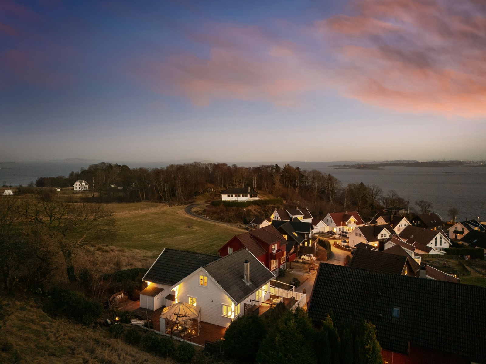 Boligen ligger i et etablert og trivelig boligfelt Galleribilde