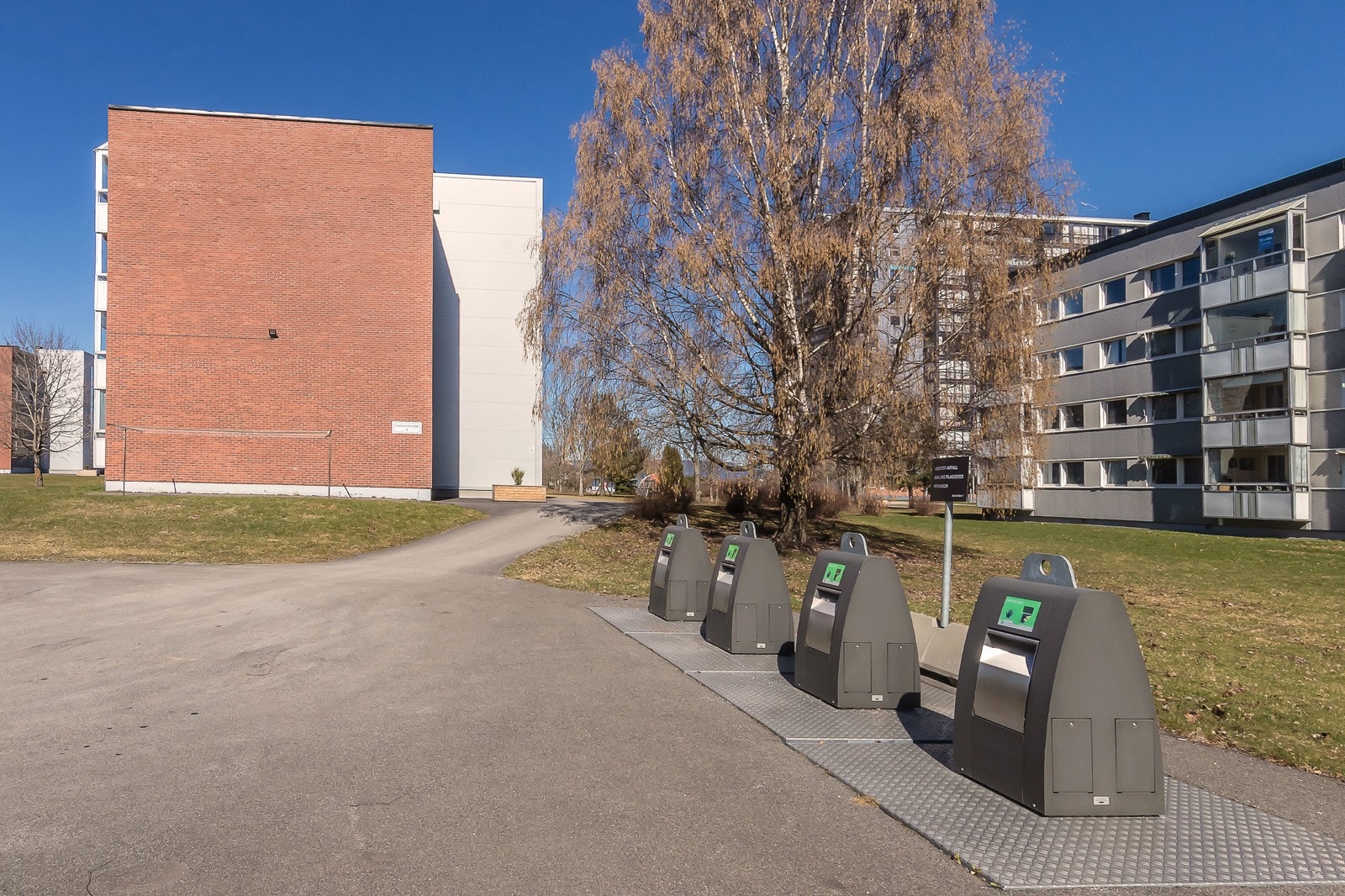 Praktiske nedgravde søppelcontainere Galleribilde