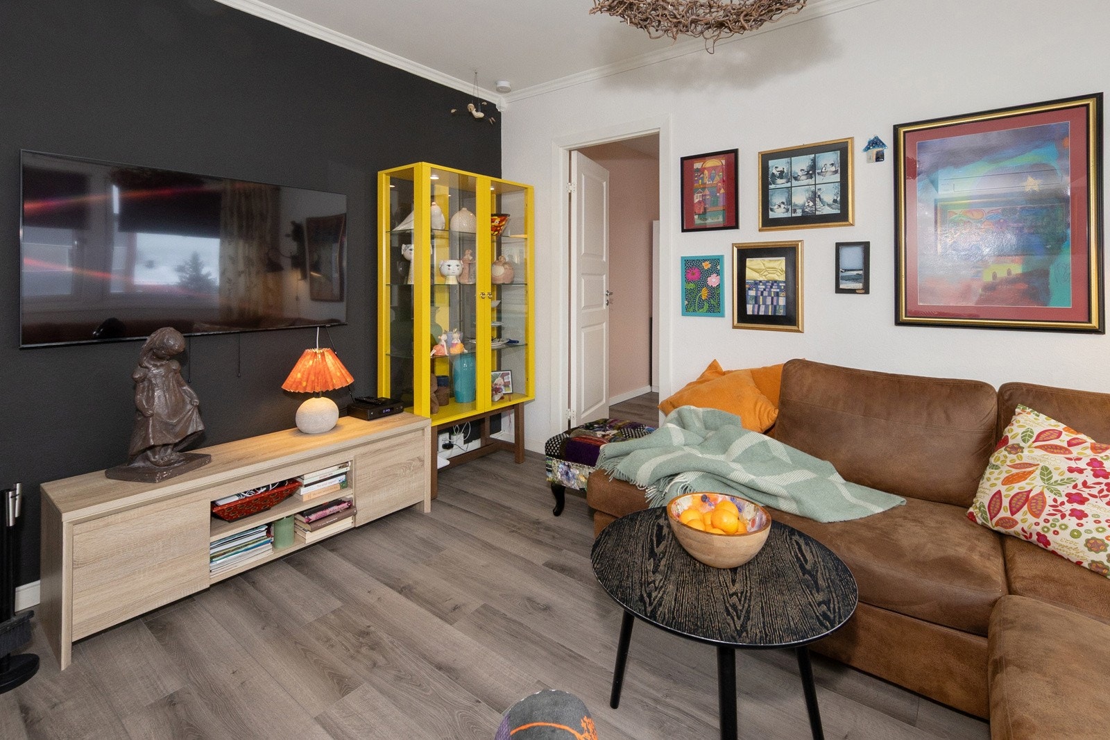 Adkomst til soverom 2 fra stuen Galleribilde