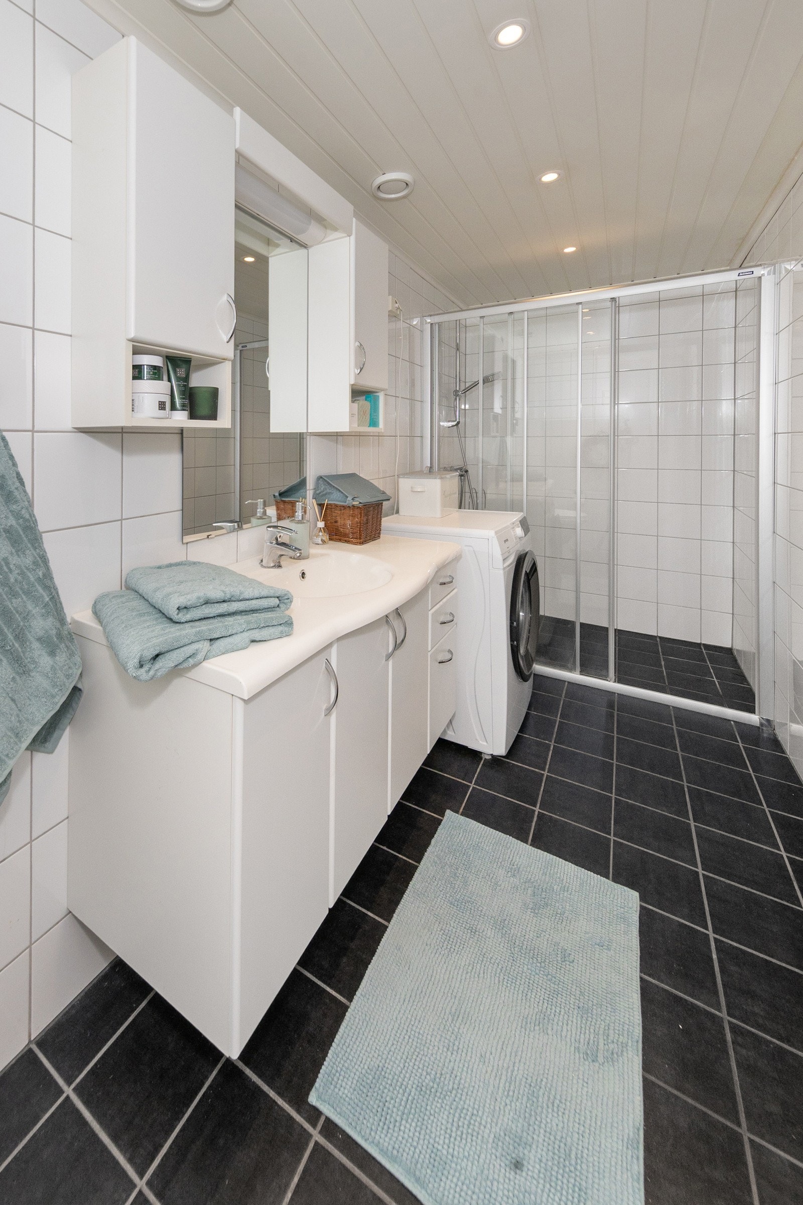 Meget romslig dusjnisje Galleribilde