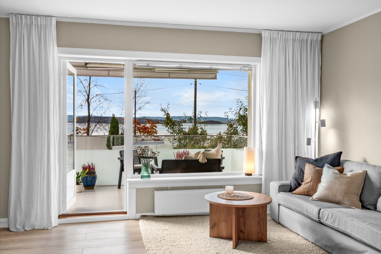 En lys og delikat 3-roms, med flott fjordutsikt! Galleribilde