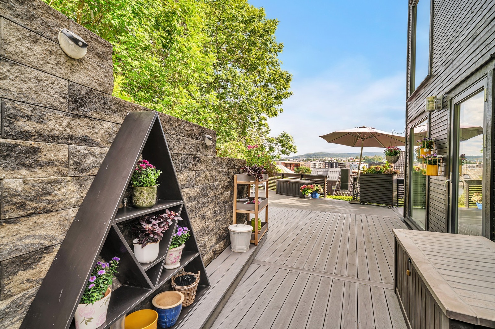 Her er du skjermet, samtidig som du kan nyte gode solforhold og vakker utsikt. Galleribilde