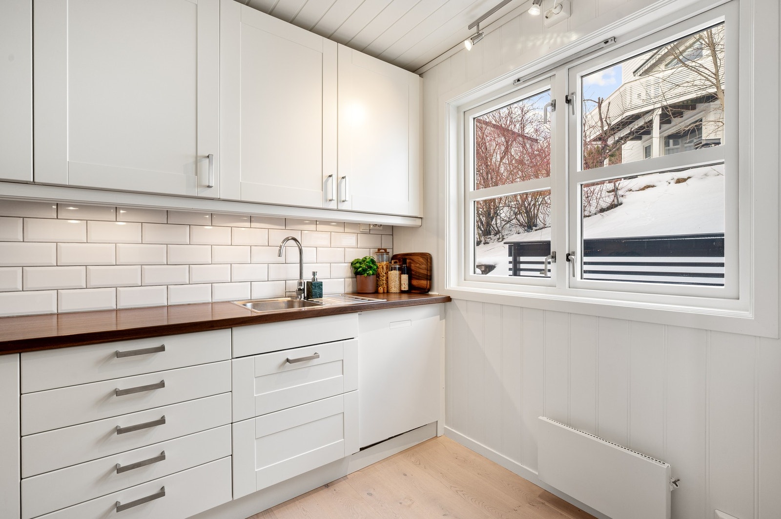 Her har du godt med skap- og benkeplass. Galleribilde