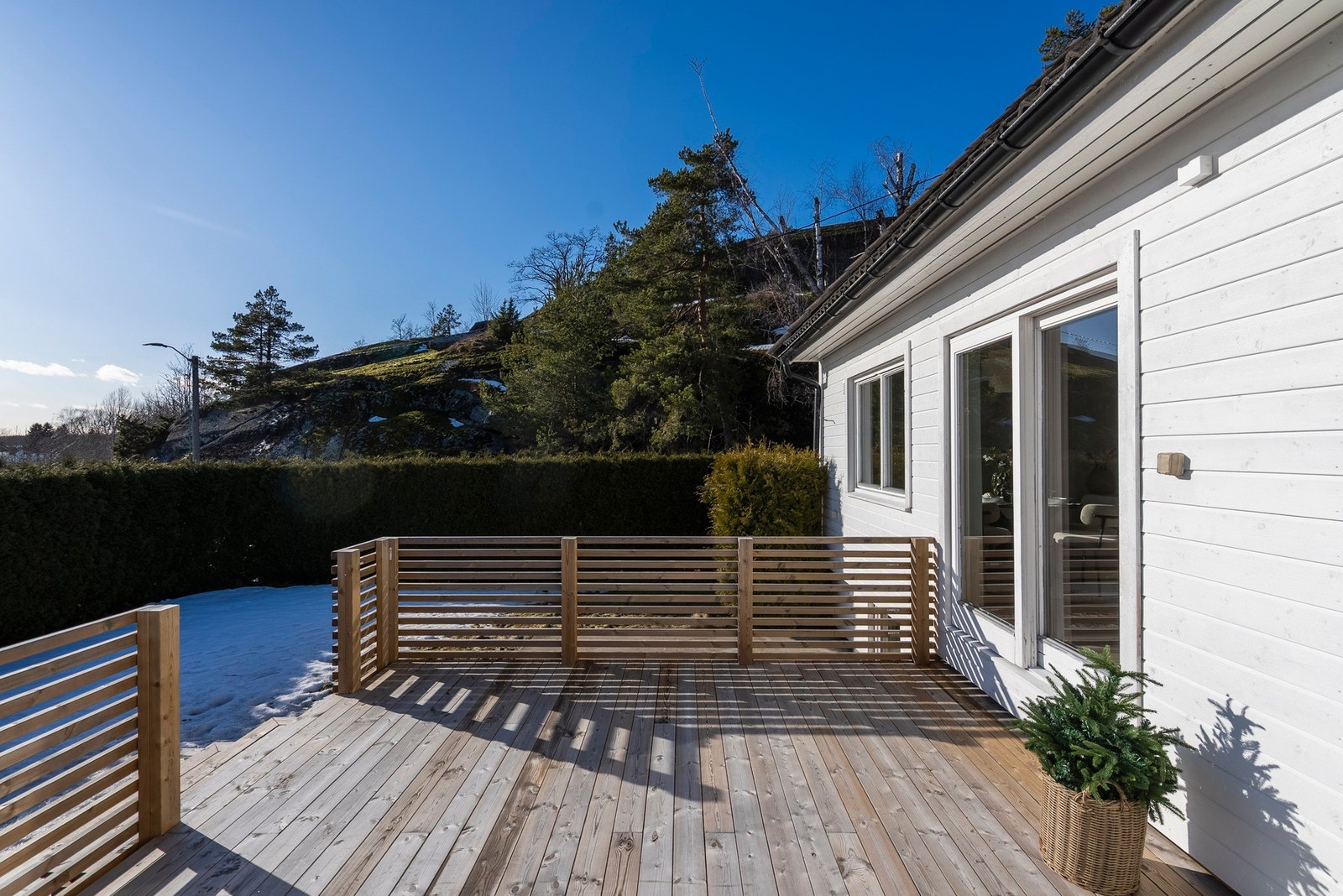 Åpne skyvedøren i stuen og nyt uteplassen Galleribilde