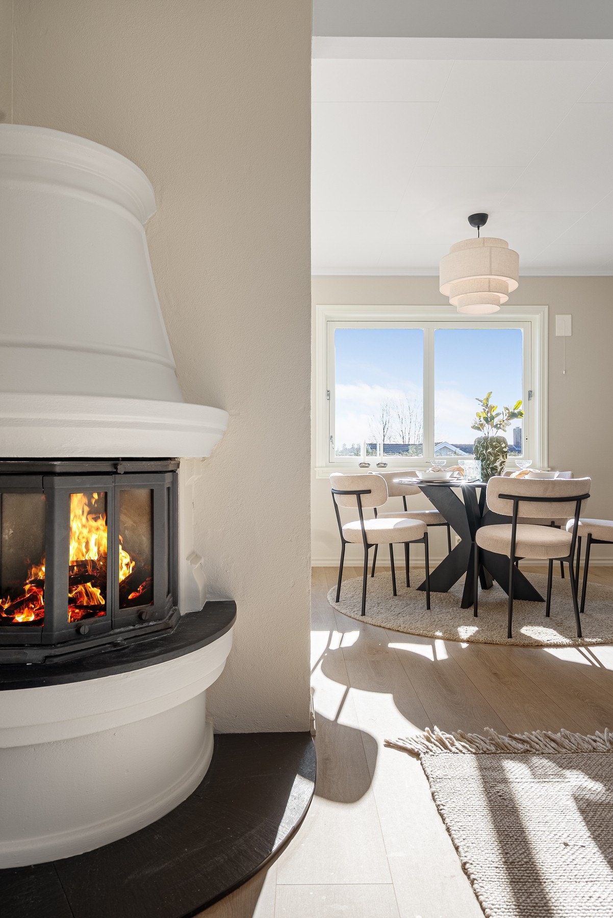 Peisen bidrar til en lun og jevn temperatur såvel som en god atmosfære Galleribilde