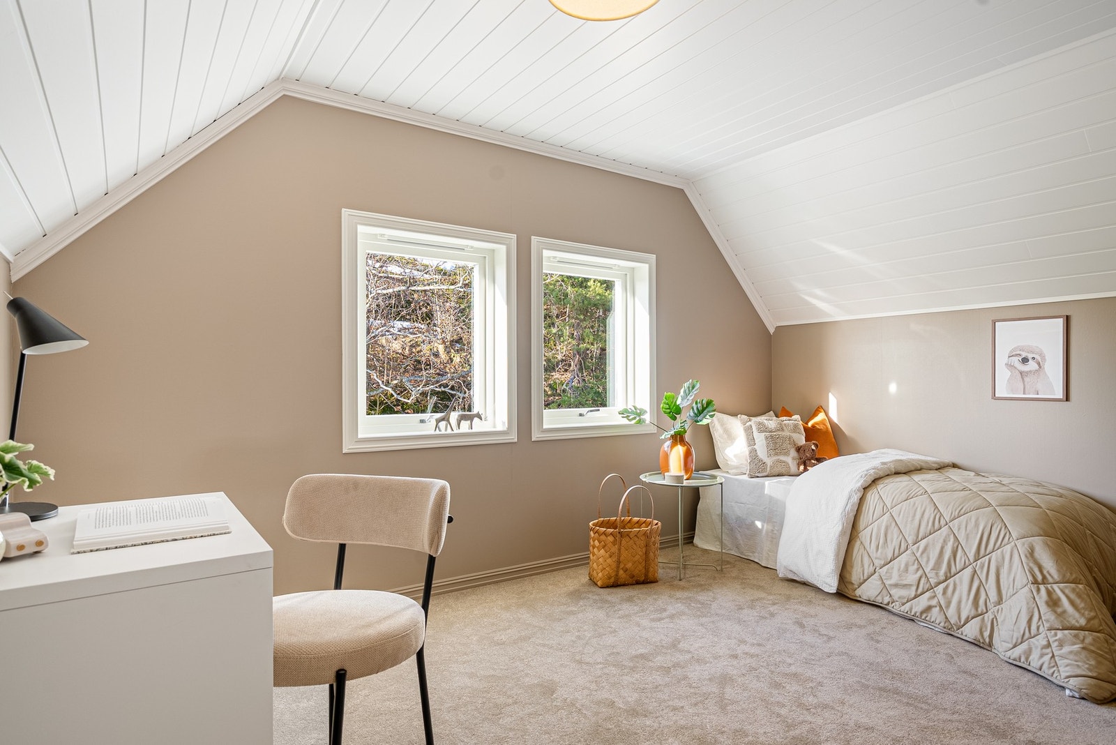 Det andre soverommet i etasjen har en like god størrelse som det andre Galleribilde