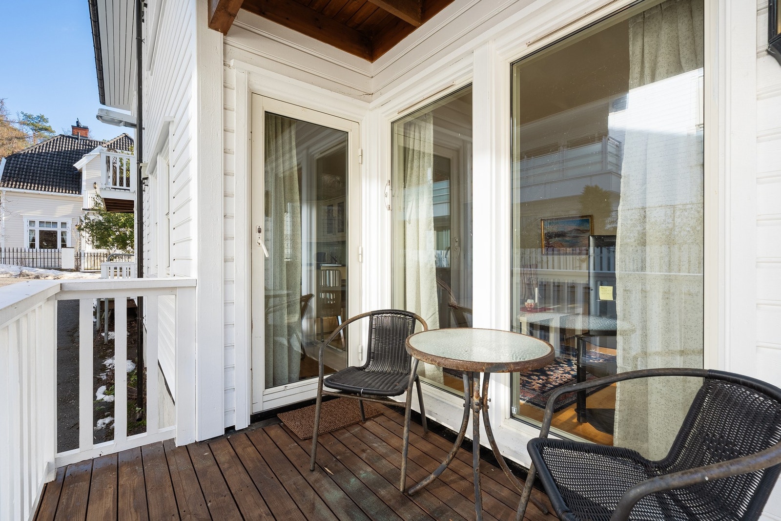 Terrasse med utgang fra stuen Galleribilde