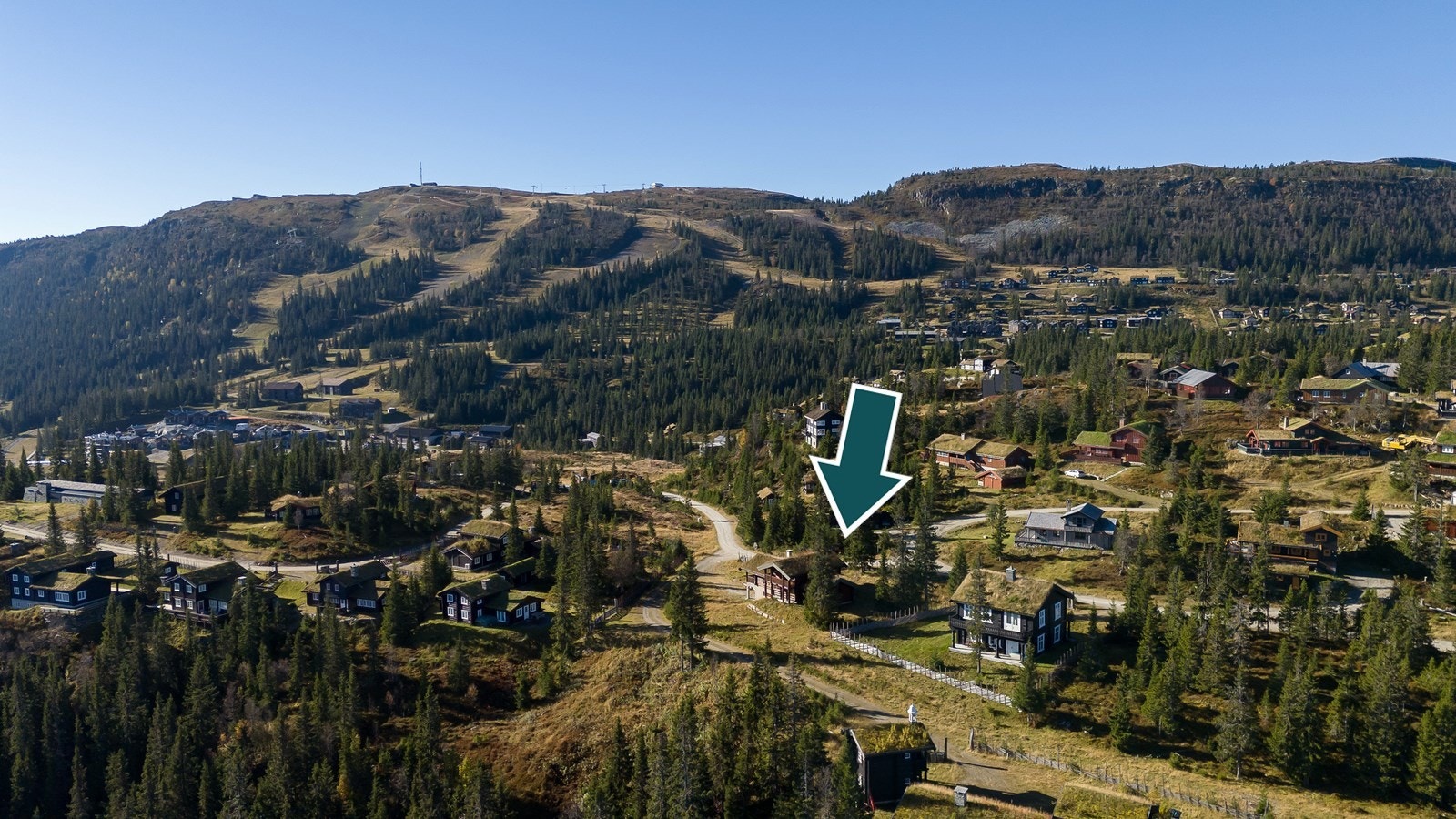 Eiendommen har en god og sentral beliggenhet på World Cup siden på populære Kvitfjell. Fra eiendommen sklir man ned i langrennssporet, som går like ved hytta. Det er også "soft" ski inn, ski ut til alpinanlegget via tilførselsløyper. Galleribilde