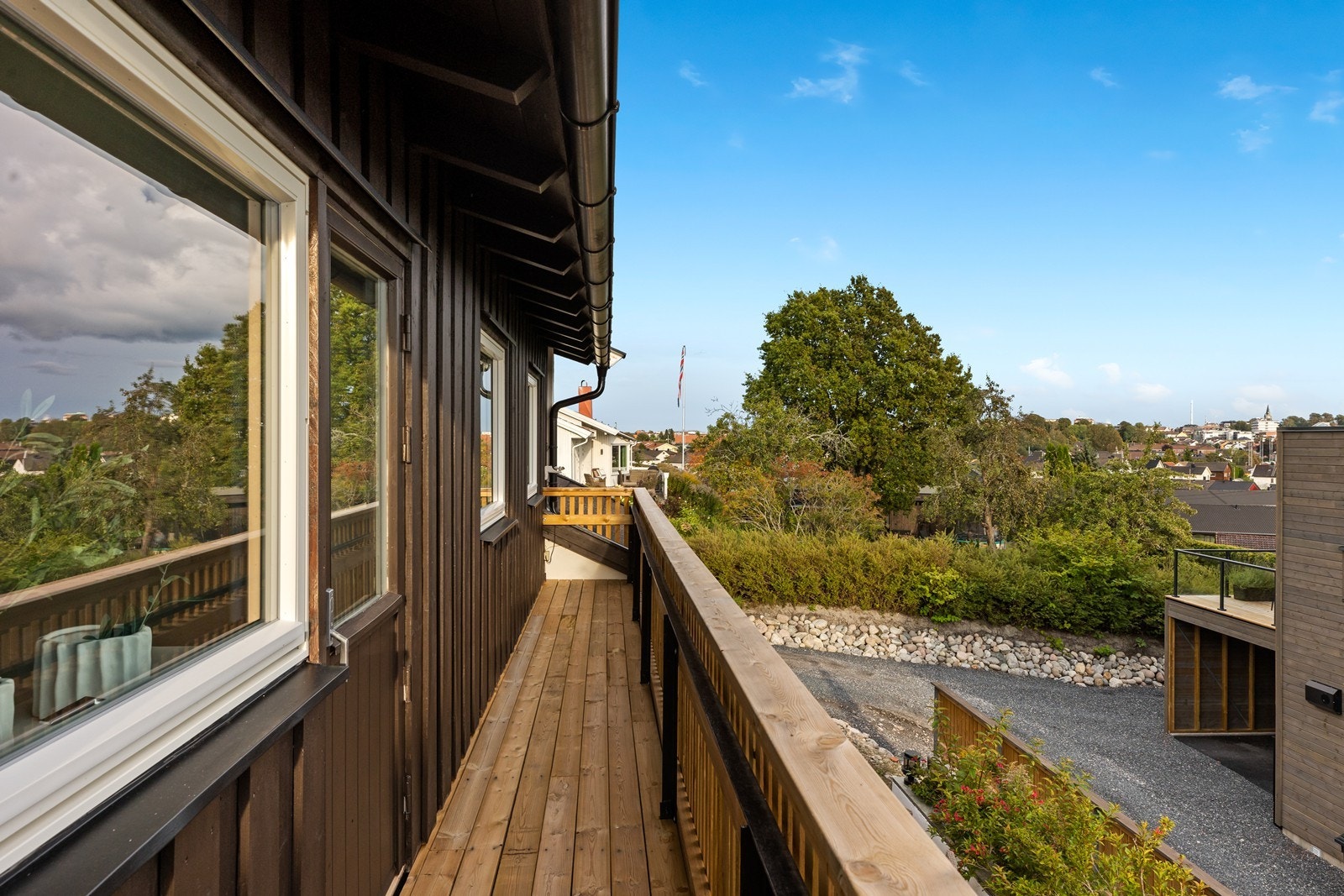 Lufteveranda med utgang i fra hovedsoverom i 2. etasje Galleribilde