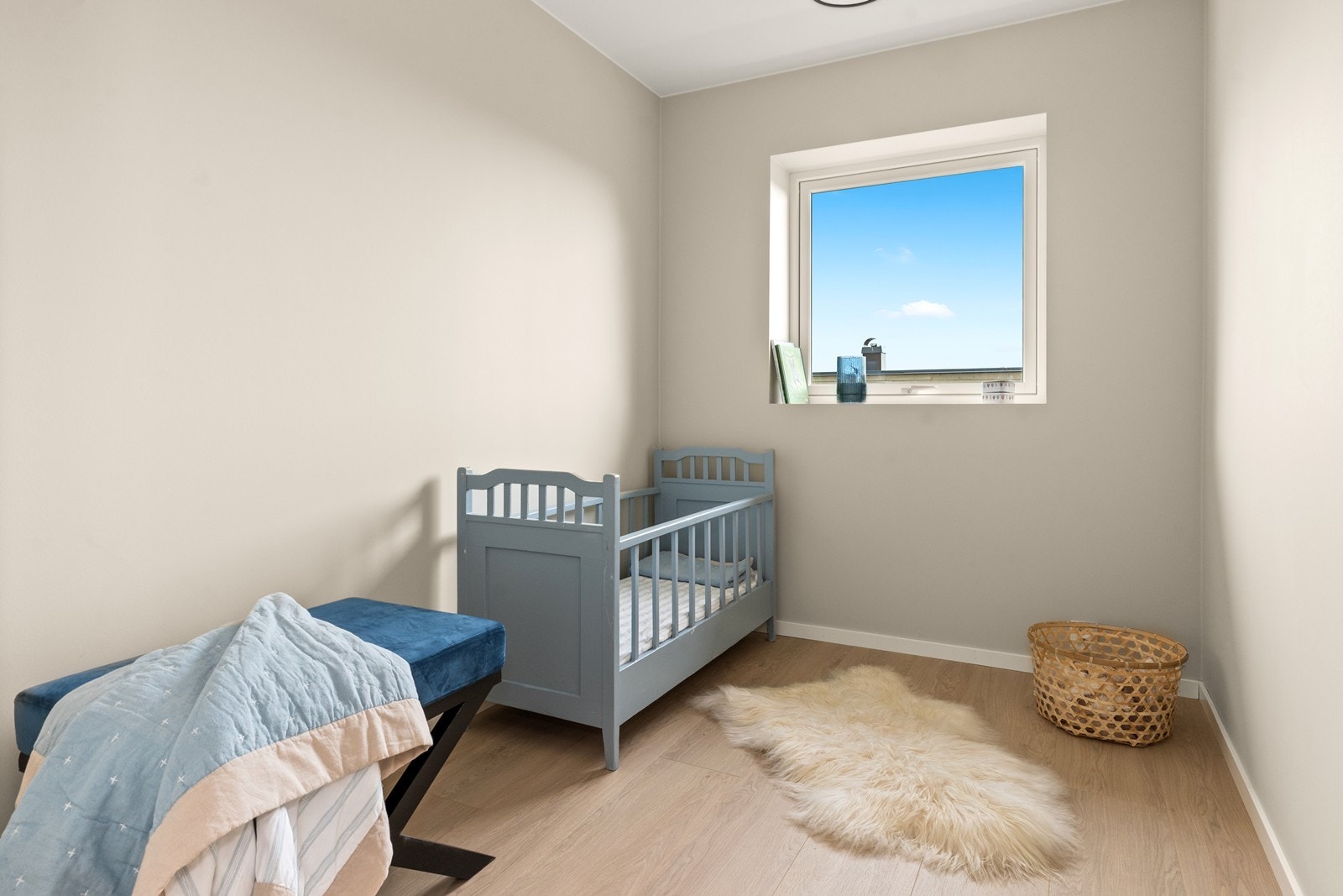 Soverom 3 i 2. etasje, med samme type overflater som øvrige rom Galleribilde