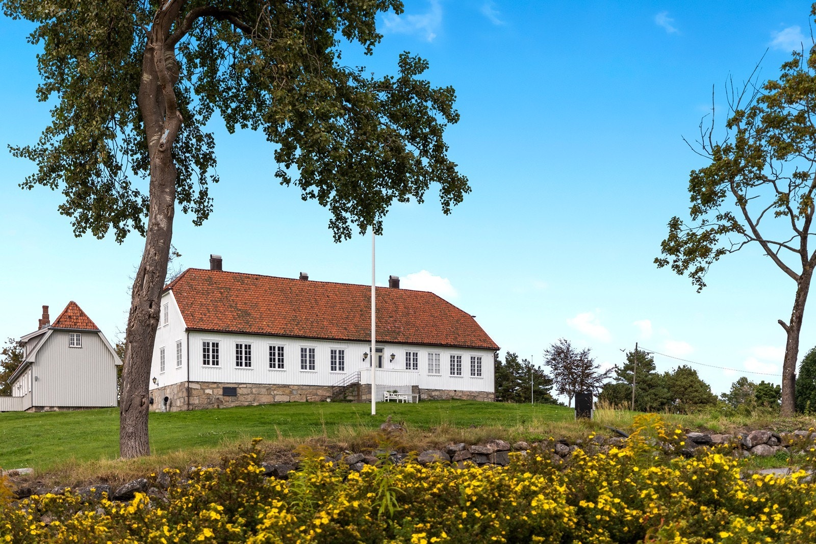 Tune prestegård er nærmeste nabo Galleribilde