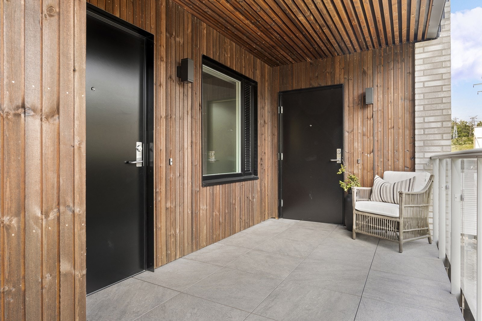 Leiligheten ligger i byggets 2. etasje og har heisadkomst fra garasjeplan. Galleribilde