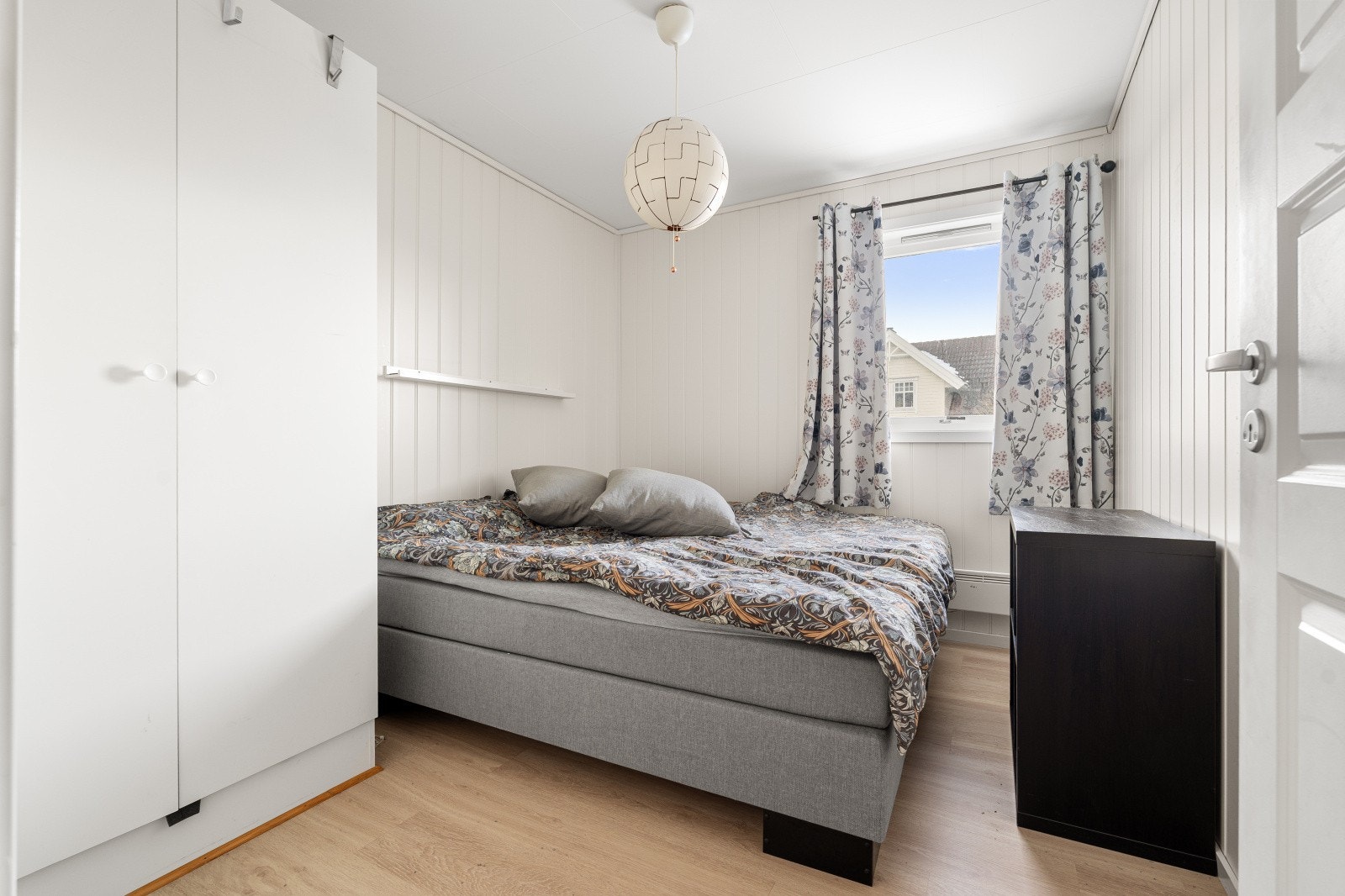 Boligen har 3 soverom på hhv. 10, 8,5 og 6 kvm. Galleribilde