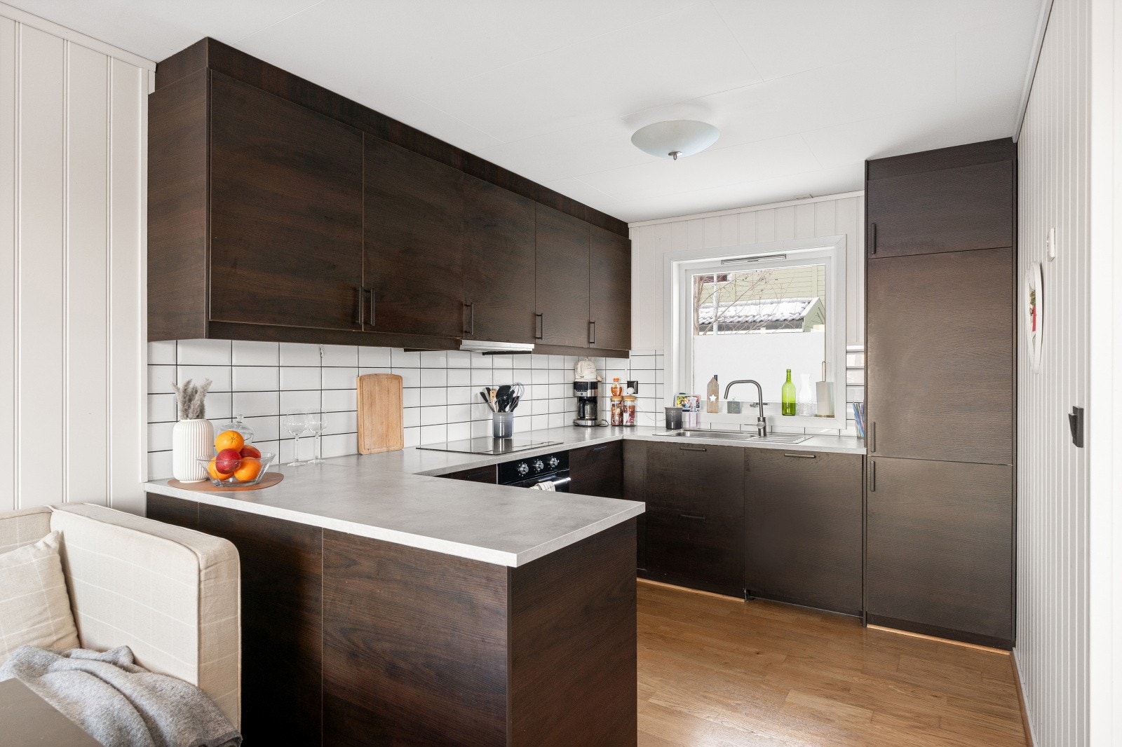 Stilrent kjøkken som ble oppusset i 2021. Galleribilde