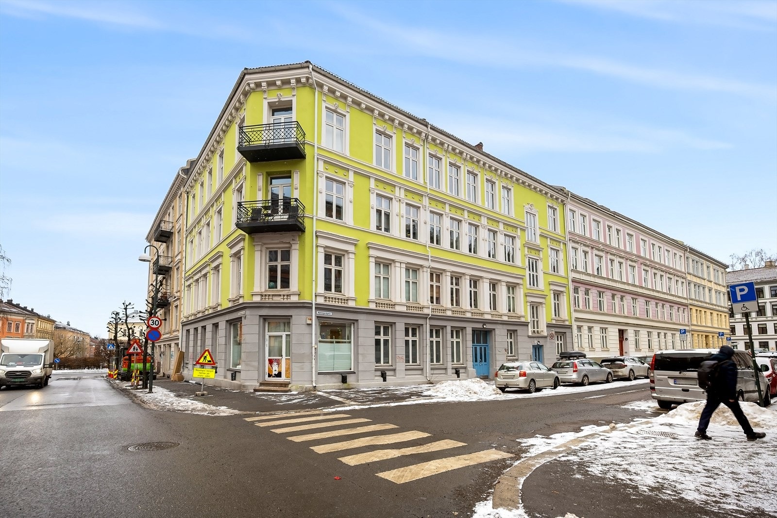 Bygården har en fantastisk beliggenhet for deg som ønsker å bo svært sentralt, men likevel rolig. Gamlebyen har en meget sentral plassering i byen, med kort vei til alle fasiliteter Oslo har å by på. Galleribilde