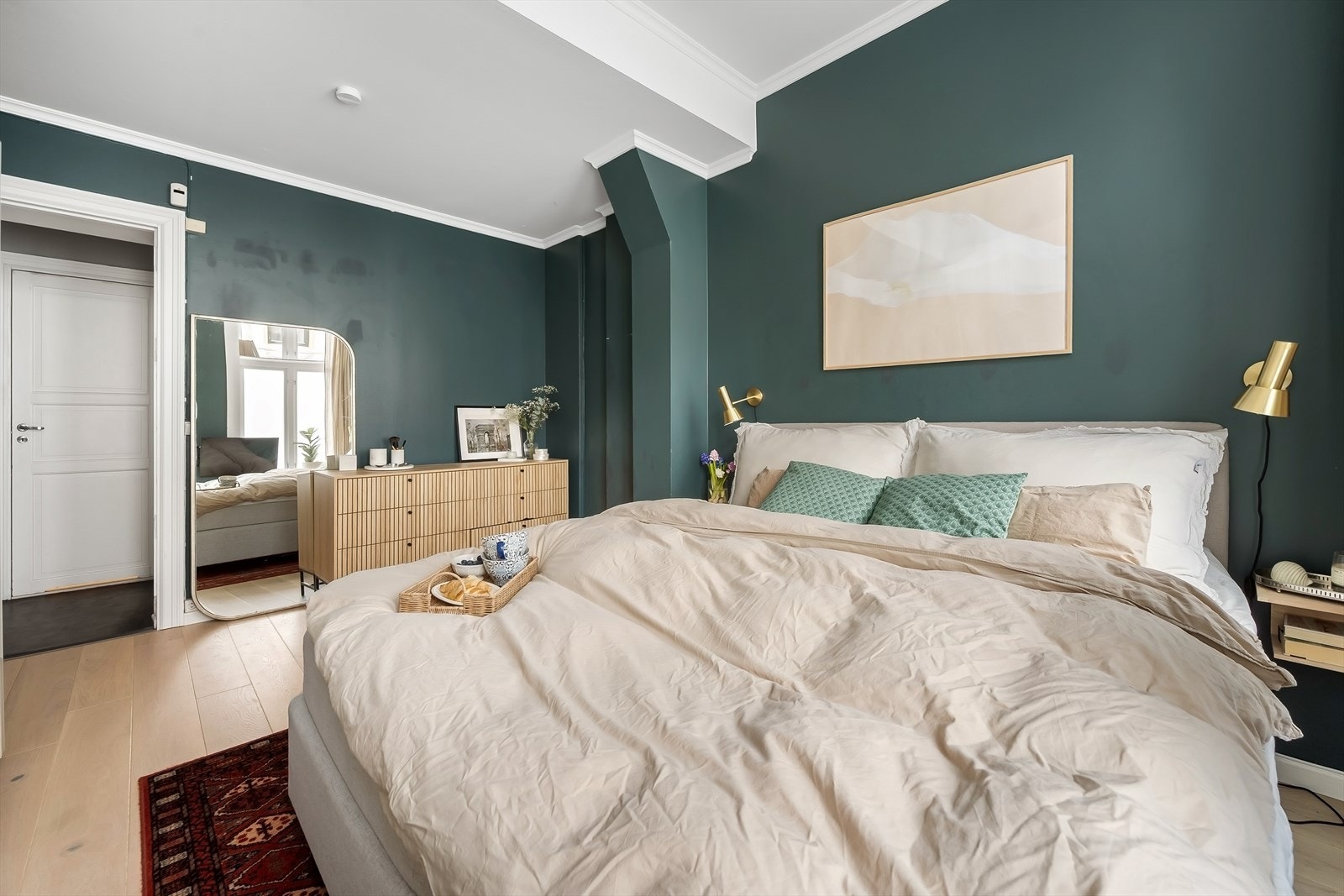 Den harmoniske fargepaletten skaper en rolig og avslappende stemning. Galleribilde