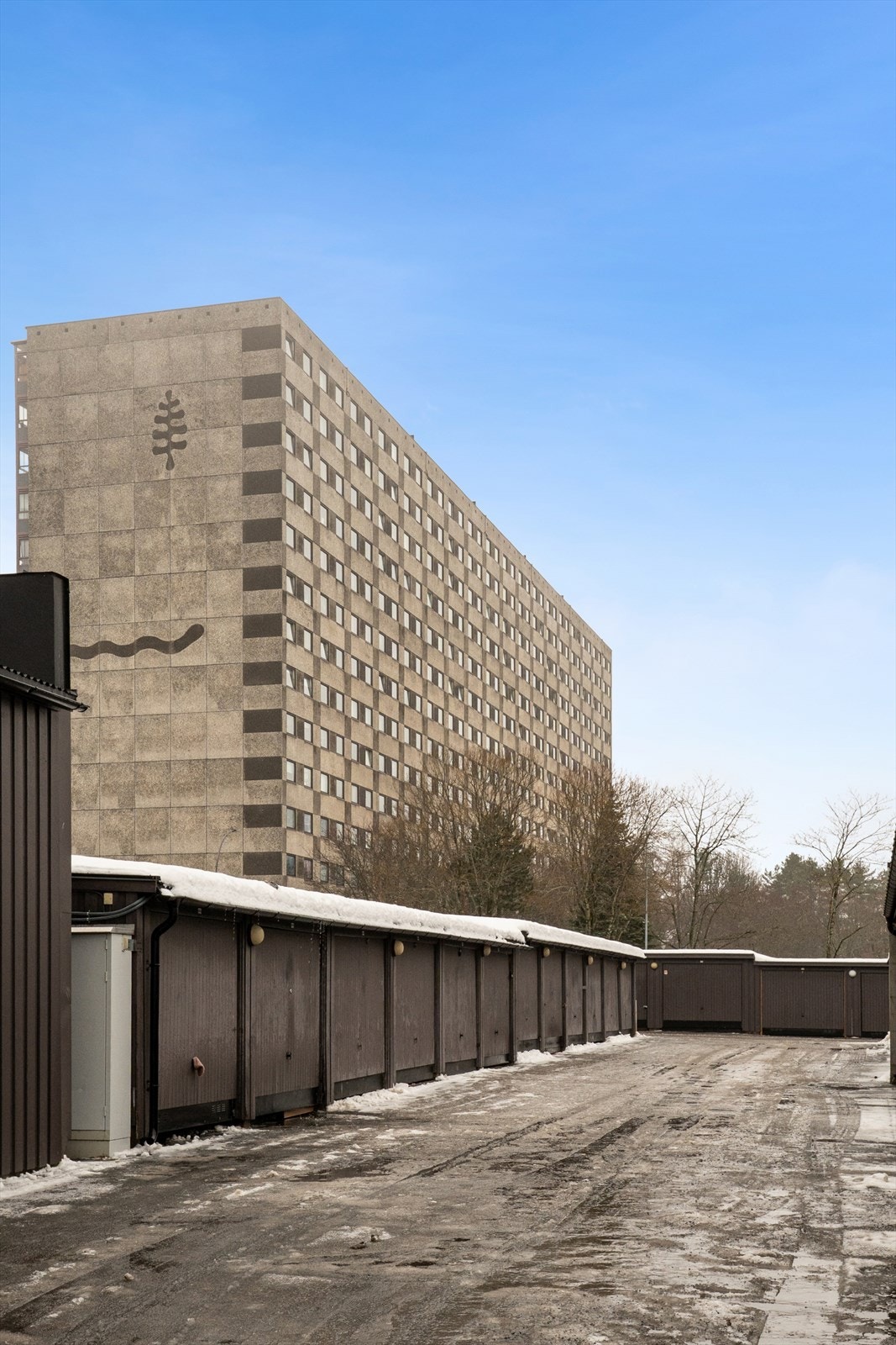 Her bor du i fredelige omgivelser med kort vei til T-bane og buss, samt et rikt utvalg av fasiliteter og servicetilbud. Galleribilde