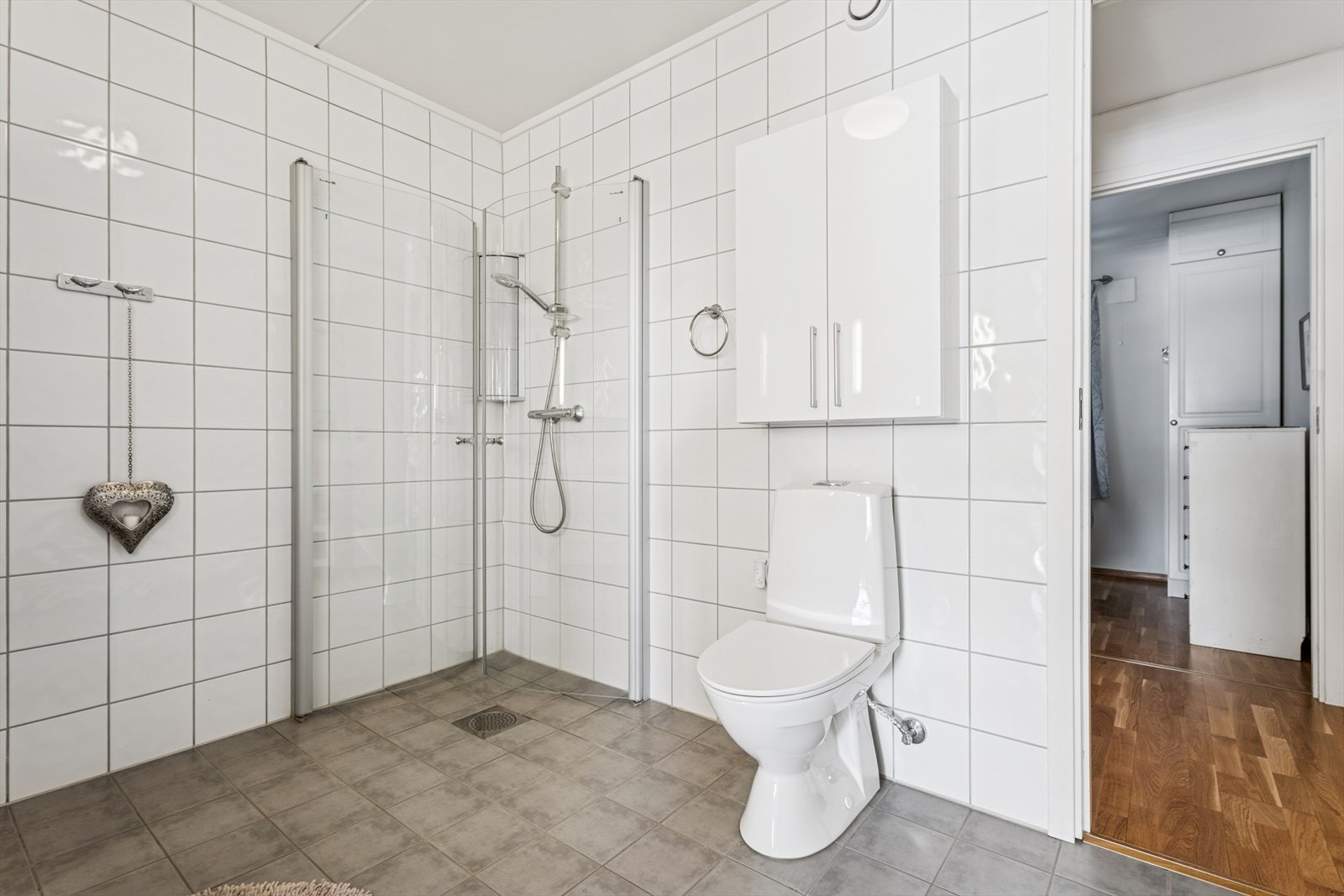 Dusj med innfellbare dusjvegger. Galleribilde