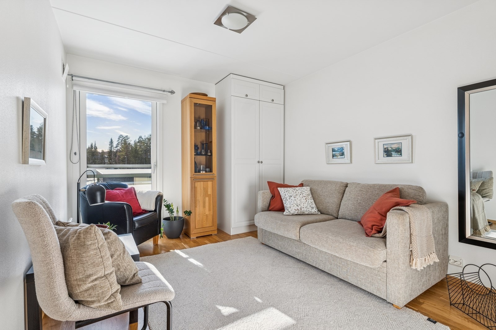 Det andre soverommet er fleksibelt og egner seg godt som hovedsoverom, gjesterom eller kontor. Galleribilde