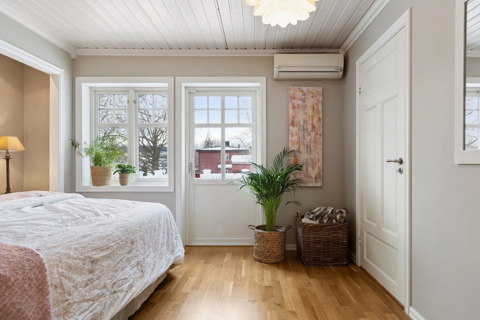 Hovedsoverom har egen walk-in garderobe samt utgang til terrassen. Galleribilde