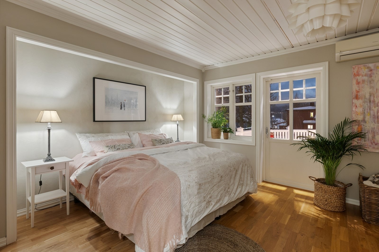 Boligens hoveddel har totalt fire soverom, to soverom i hver etasje. Galleribilde