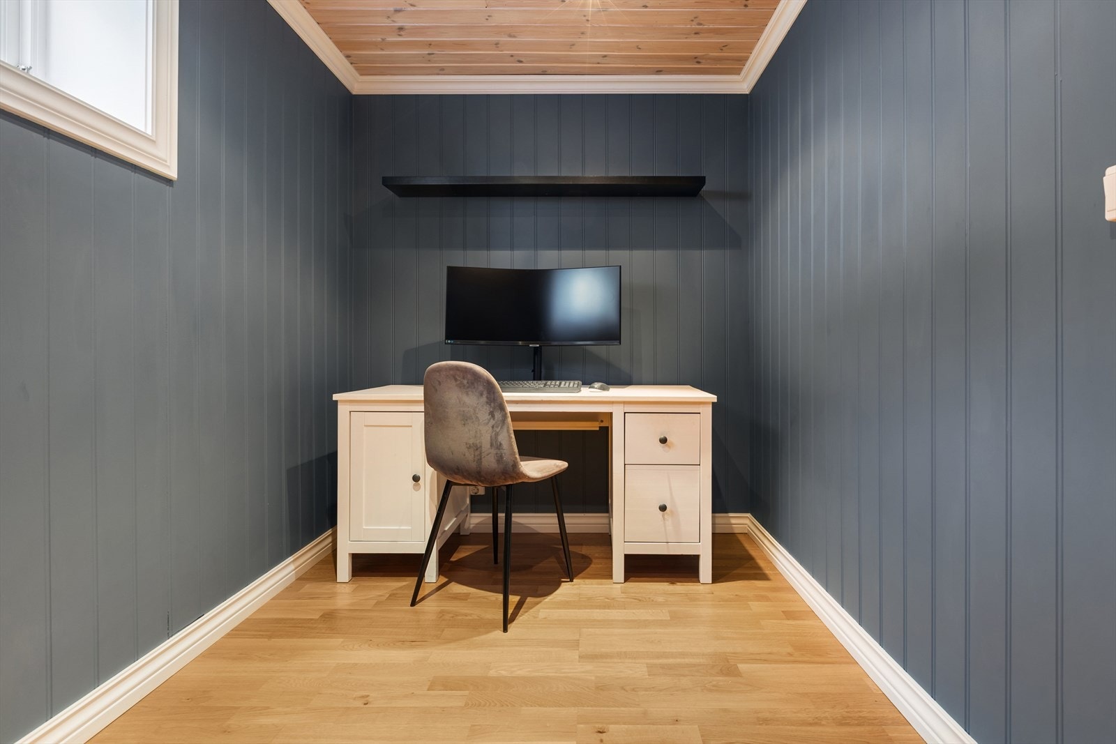 Rommet kan brukes som kontor/arbeidsrom, soverom eller gjesterom. Galleribilde