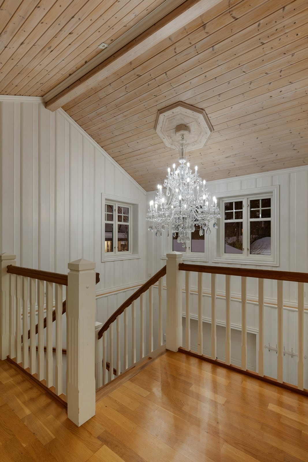 Den flotte lysekrona medfølger i handelen. Galleribilde