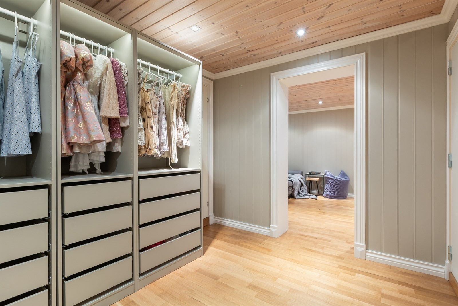 I soveromsfløyen er det god plass til garderobeskap (Denne innredningen medfølger ikke) Galleribilde