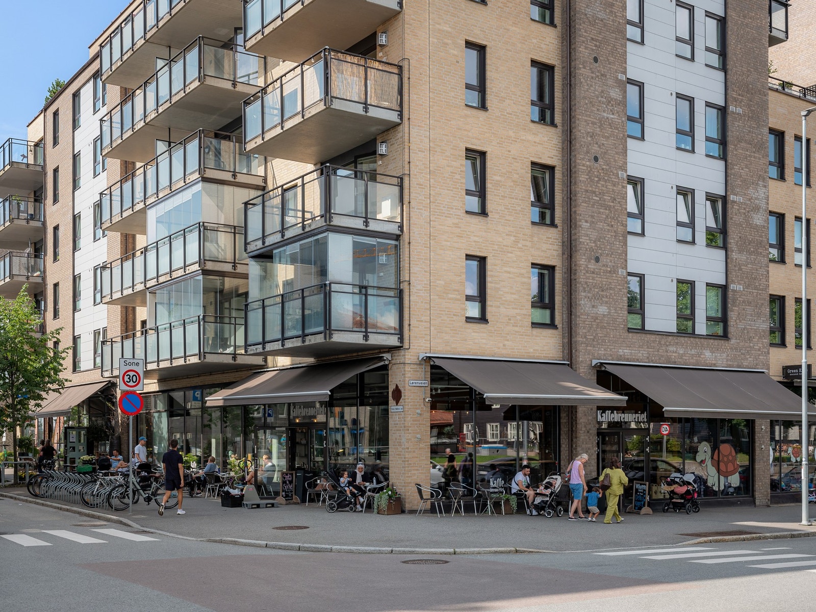 Kaffebrenneriet er et av de mest kjente samlingspunktene på Løren og ligger få meter fra boligen. Galleribilde